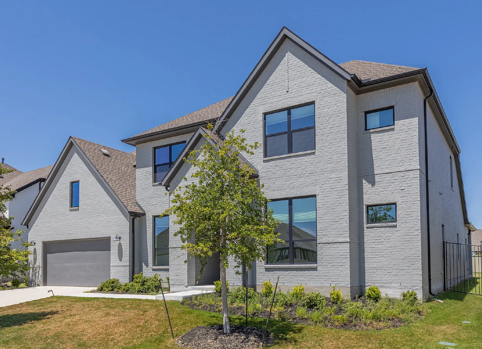 4 bed, 4.5 bath, 4157 sqft, $3,900 — Photo 3