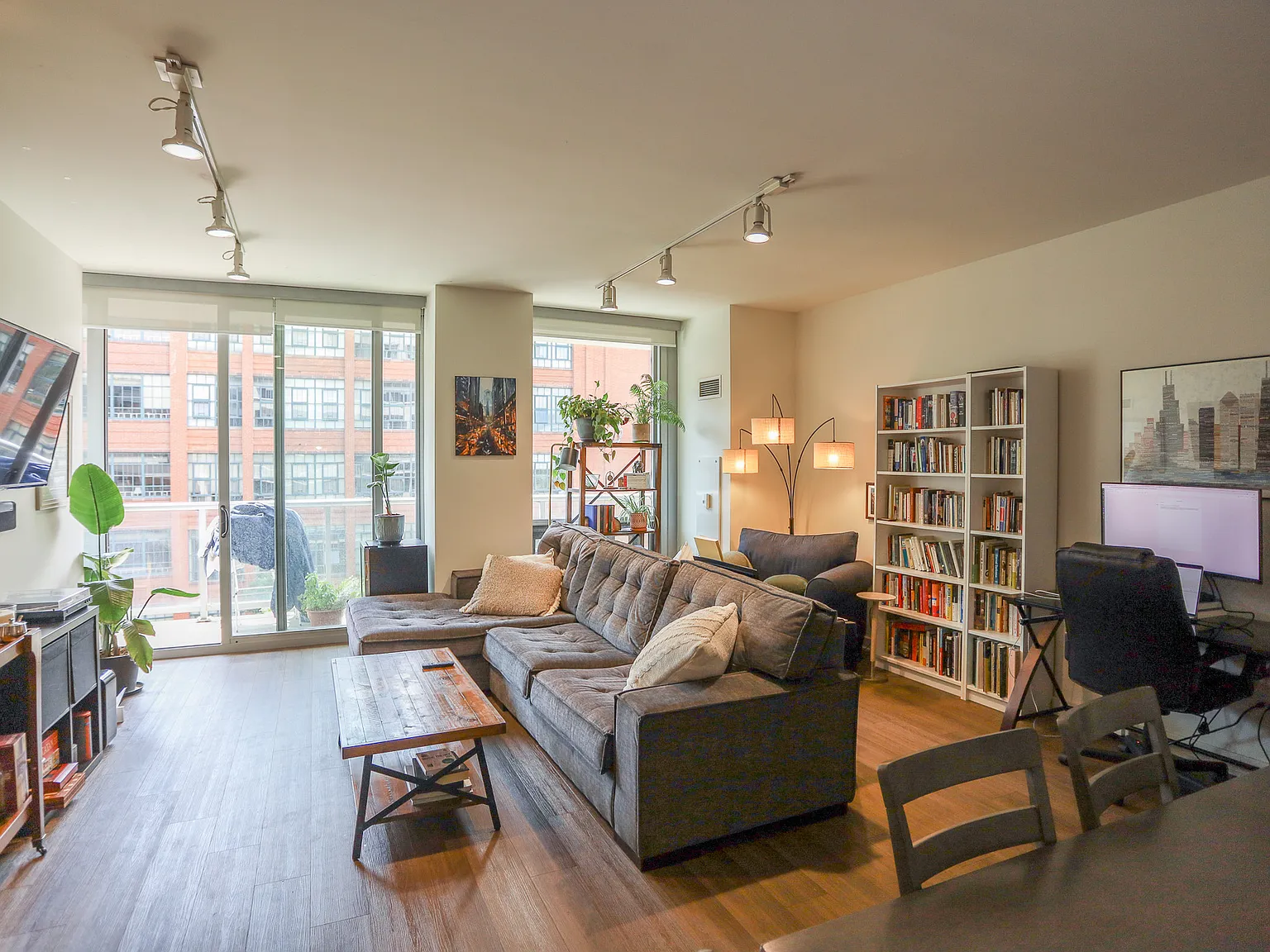 1 bed, 906 sqft, $3,185 — Photo 3