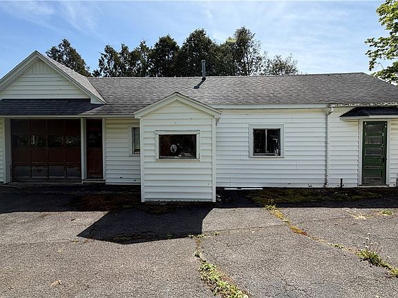 3rd image of 6995 Coleman Mills Rd