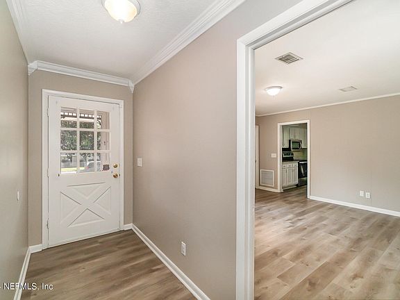 4th image of 1309 WESTLAWN Drive
