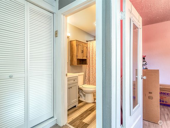 5th image of 930 St John Street