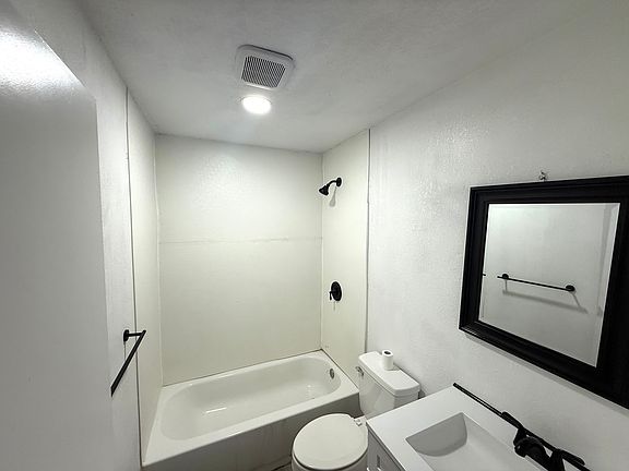 4th image of 2071 E Olive Way