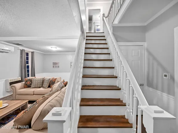 551 S Sterling Rd, Newfoundland, PA 18445