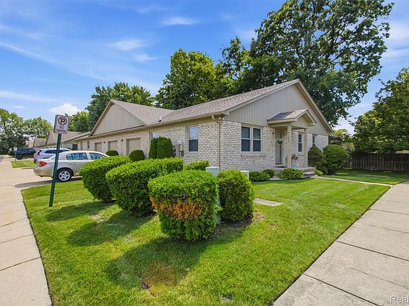 2nd image of 41837 King Edward Ct