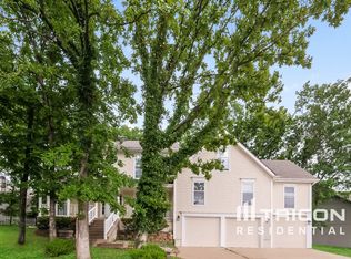 413 NW Highcliffe Dr, Lees Summit, MO 64081