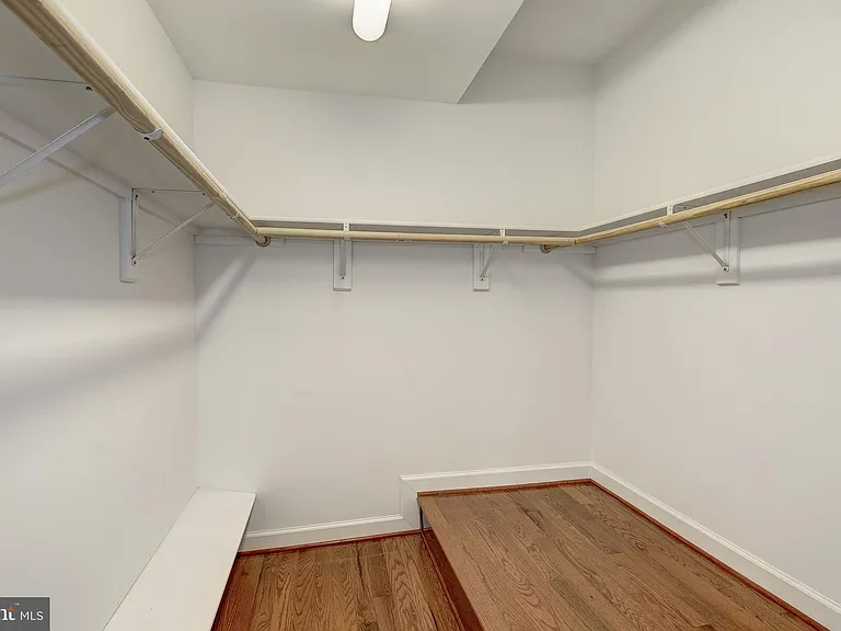 929 Woburn Ct — Photo 17