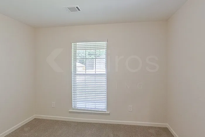 111 Live Oak Dr — Photo 10