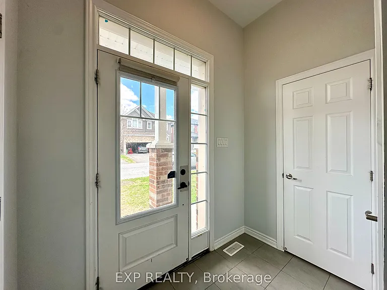 823 Regulus Rdg — Photo 8