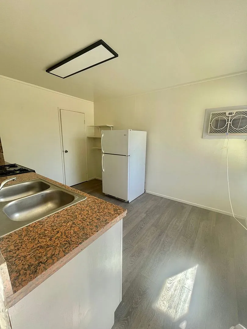 Studio Apartment, Conveniently Located — Photo 4