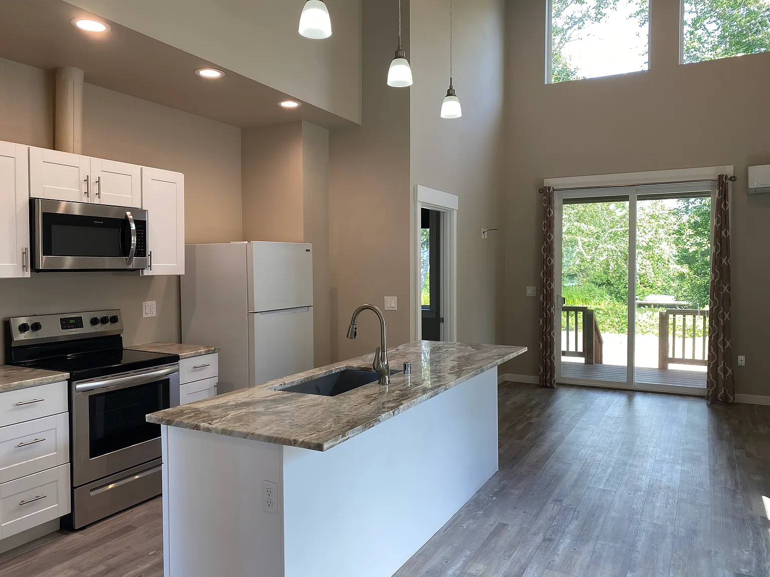 758 Point Brown Ave SE — Photo 3