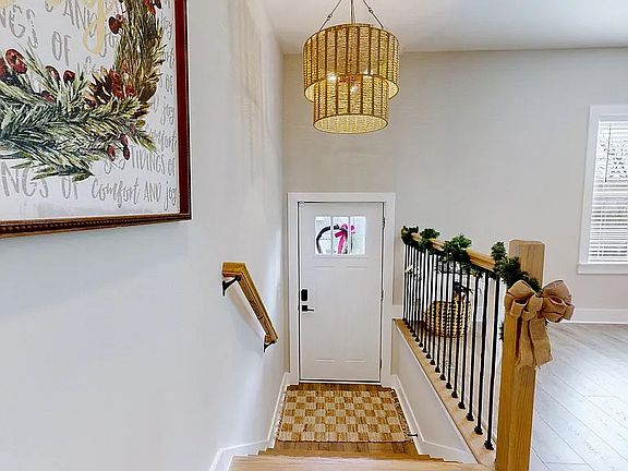 5th image of 206 Charlotte Everly Cir APT 1