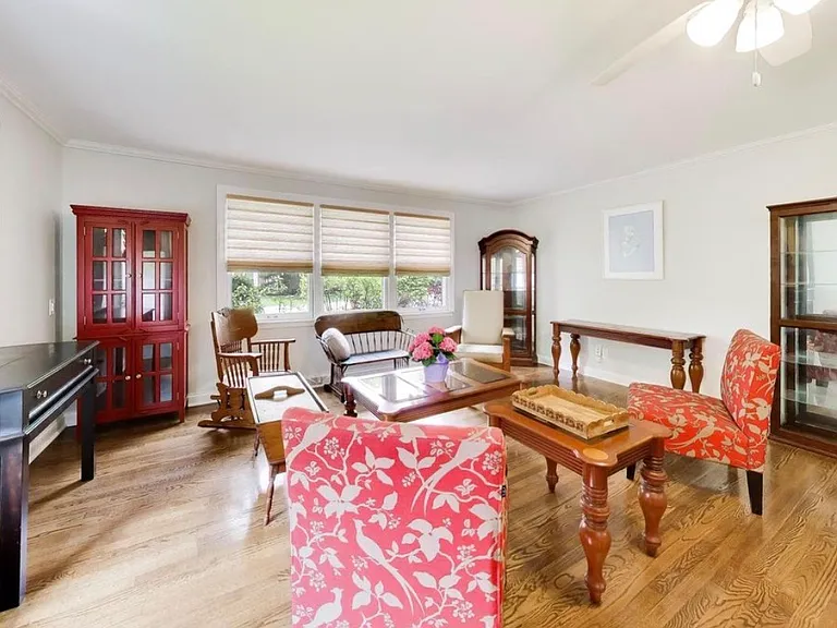 157 Walton St — Photo 5
