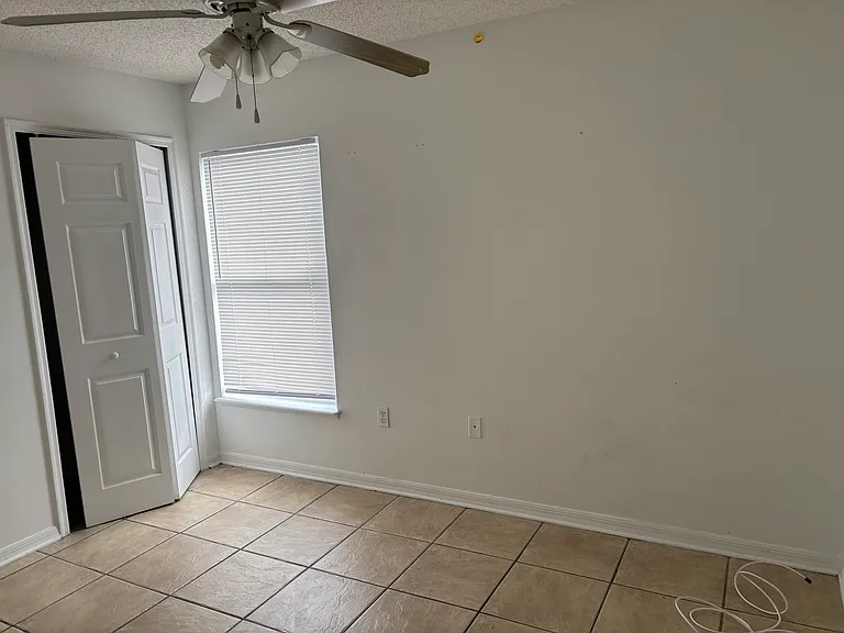305 Cocoa Ct — Photo 12