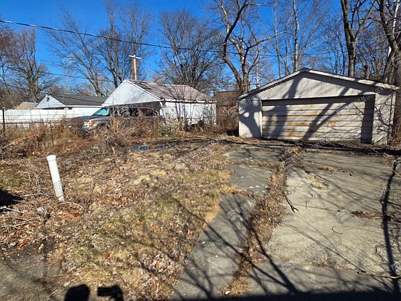 3rd image of 9310 Fielding St