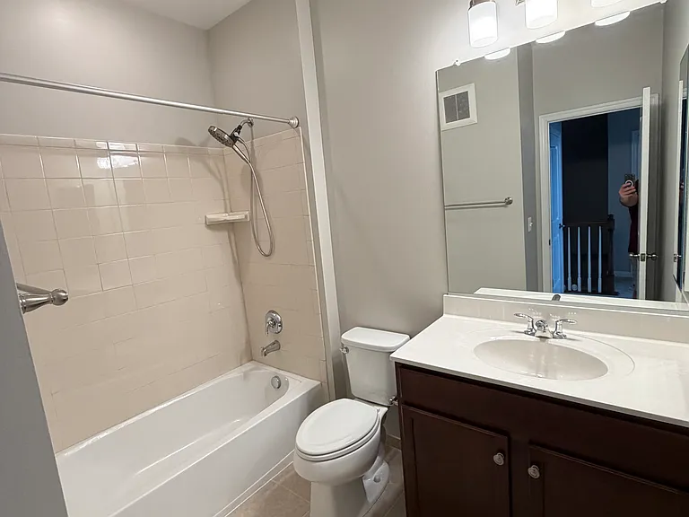 Fourth floor full bath