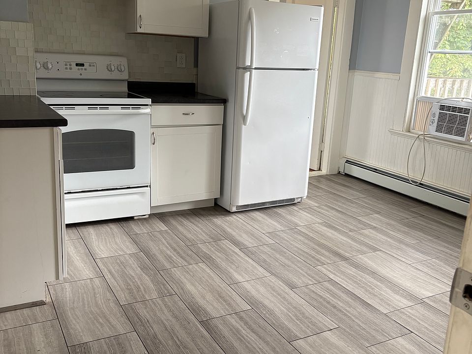Eat-in Kitchen