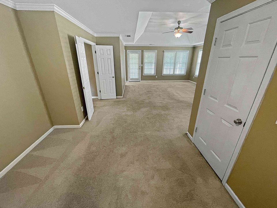 1st image of 1067 Queensgate Dr NE