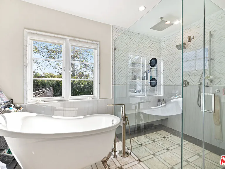 401 N McCadden Pl — Photo 44
