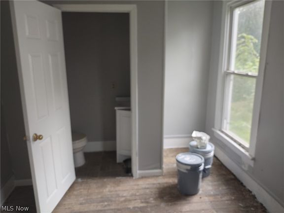 5th image of 736 W River Rd N