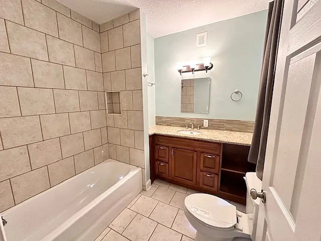 305 W 9th St — Photo 28