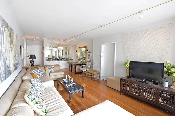 Rented by Peter Ashe | media 5