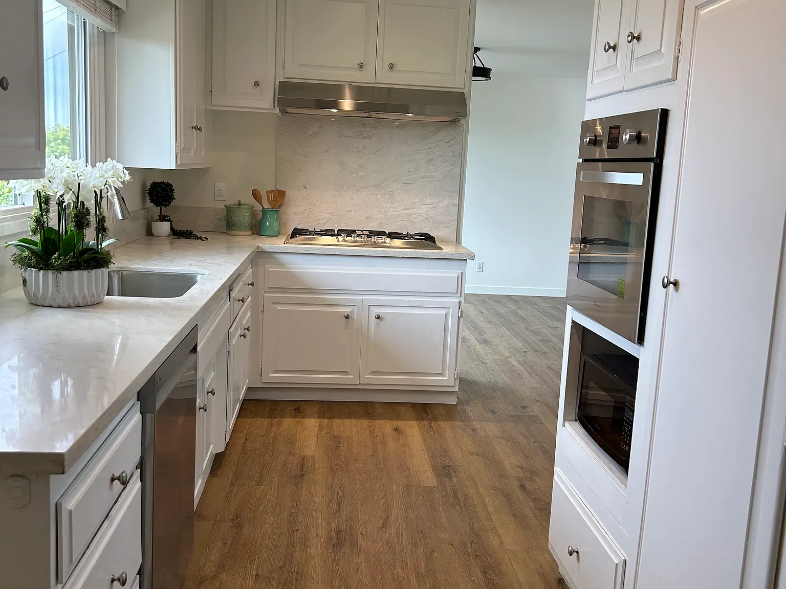 4 bed, 2056 sqft, $6,200 — Photo 1