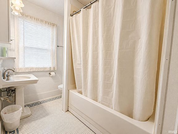 5th image of 207 S Heaton St