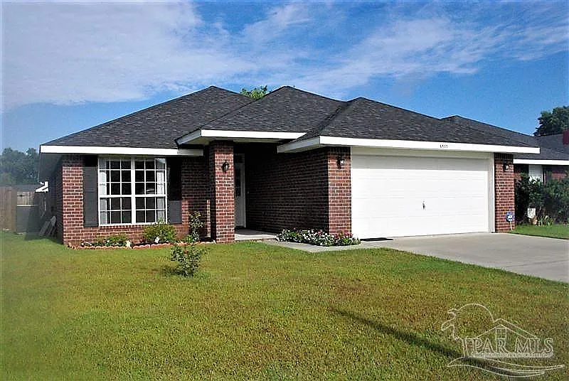 4 bed, 2.0 bath, 1800 sqft, $2,050 — Photo 1