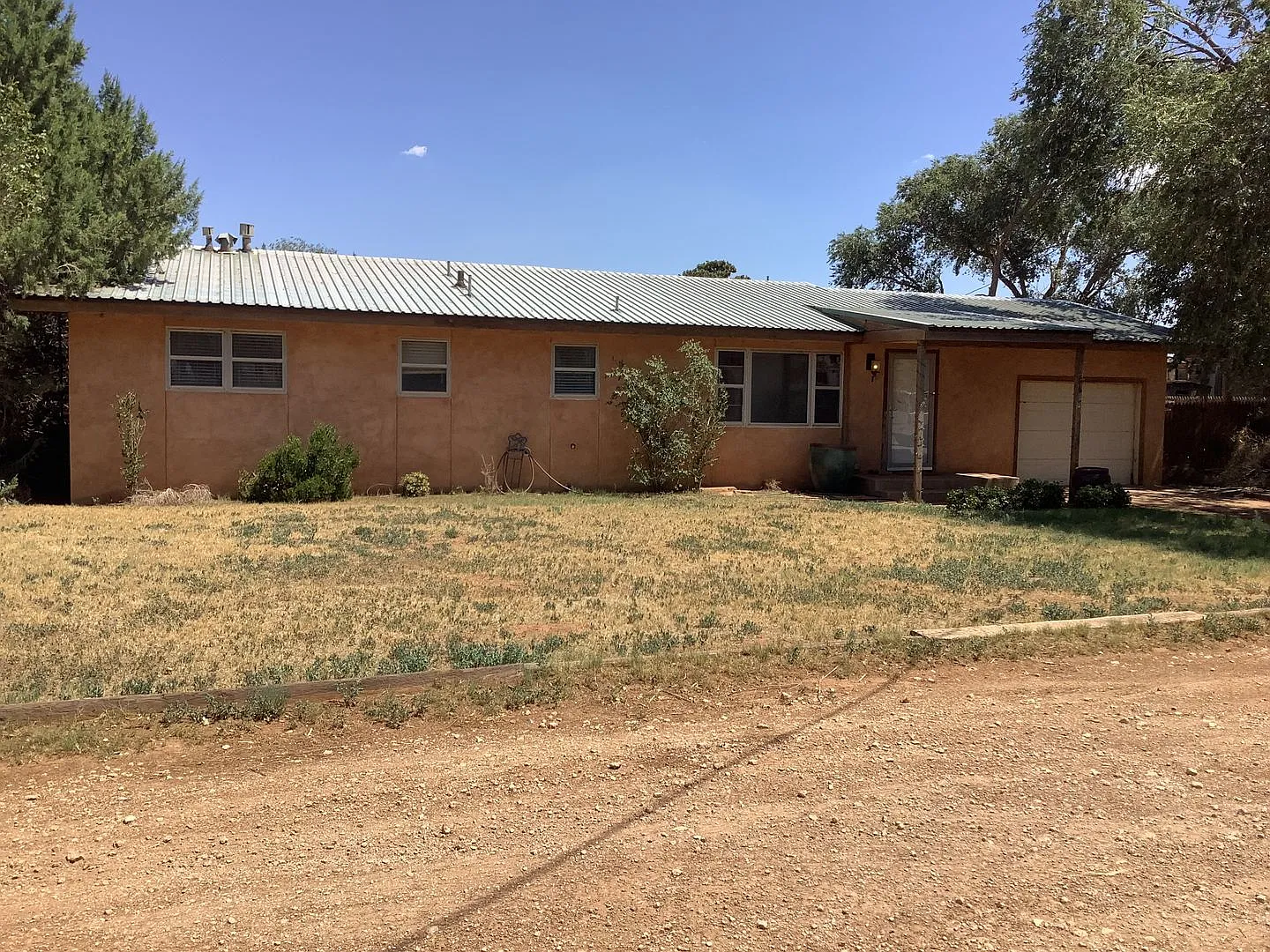 Three bedroom home! Pets Allowed! — Photo 1
