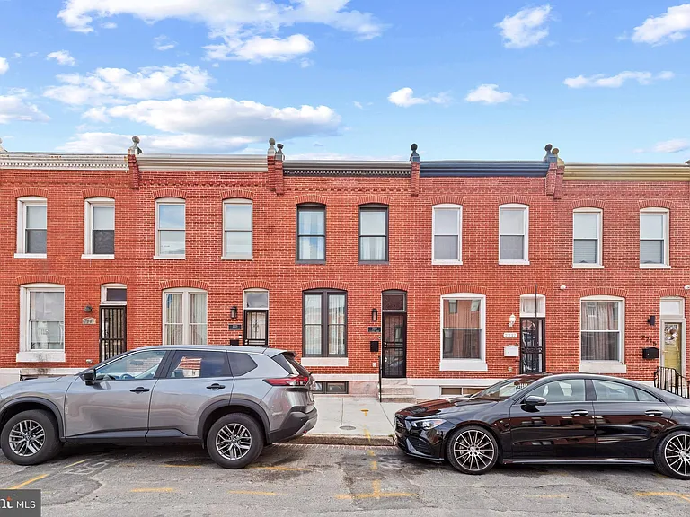 2219 E Chase St — Photo 3