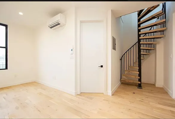 Rented by Real Team Brokerage | media 17