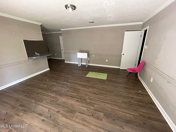 5th image of 3145 Fleetwood Dr