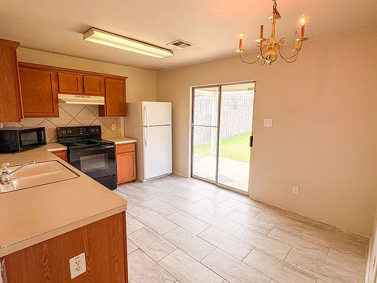 2909 Blackburn Dr — Photo 6