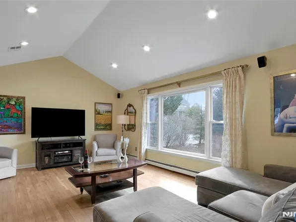 364 Piermont Ave, Hillsdale, NJ 07642