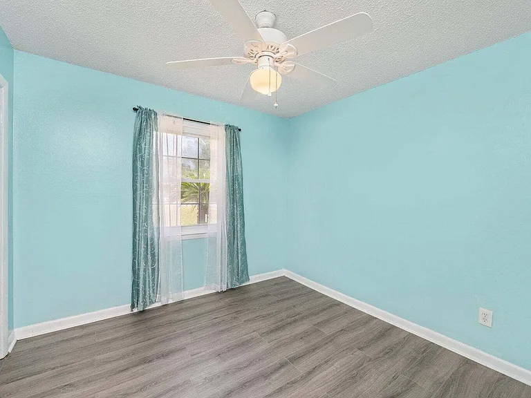 110 Green Dr — Photo 24