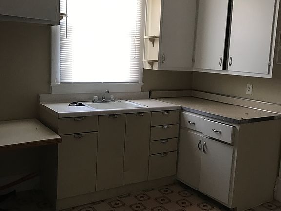 4th image of 4020 Byram Ave