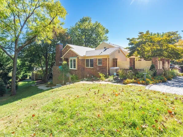2633 E Windermere Woods Dr, Bloomington, IN 47401