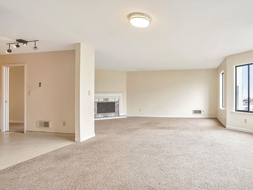 1st image of 3121 Vicente St #202
