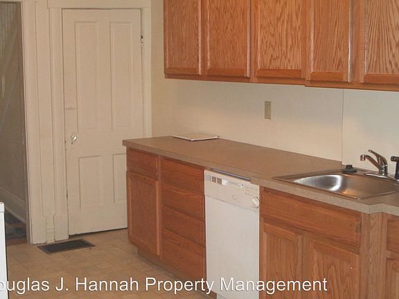 4th image of 3226 Thompson Ave