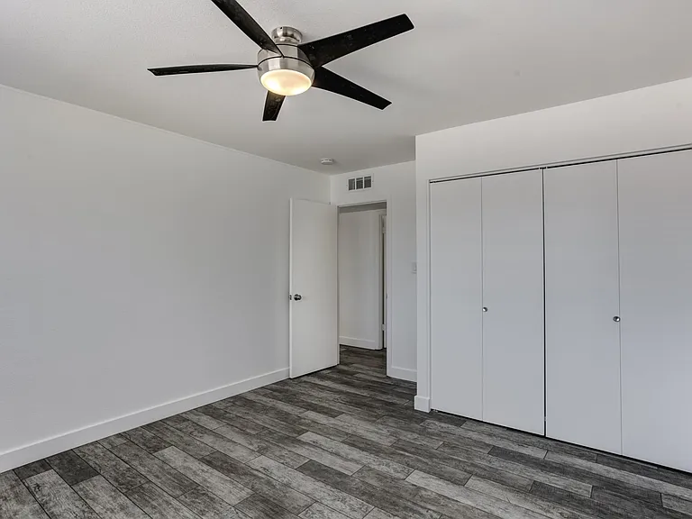 2500 E Hermosa Dr — Photo 17