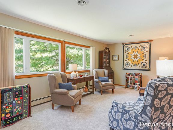 3rd image of 2493 Northville Dr NE