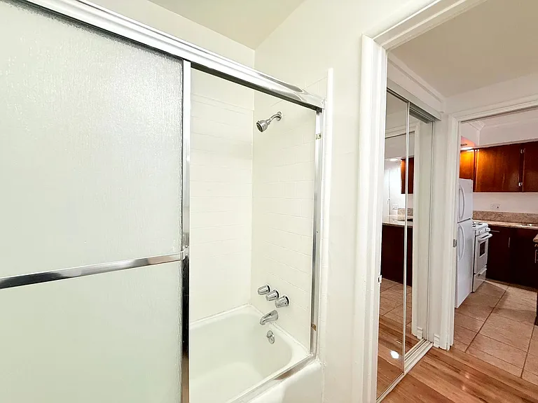 5356 Fountain Avenue/1266 N. Serrano — Photo 12