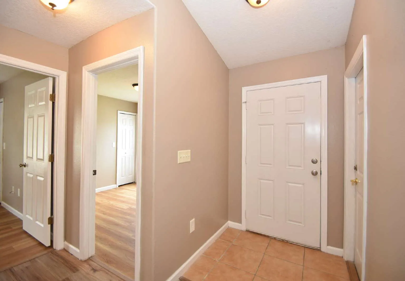3 bed, 2.0 bath, 1221 sqft, $1,650 — Photo 4