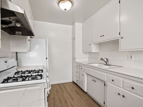 5th image of 937 6th St APT 9