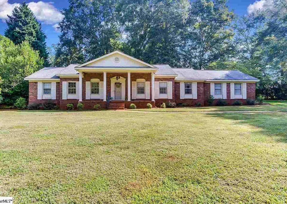 1st image of 302 Driftwood Dr