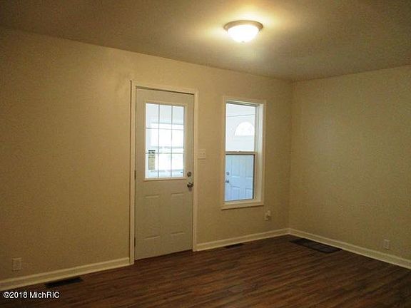 3rd image of 225 Hughes St