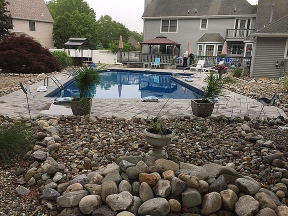 2nd image of 418 Continental St