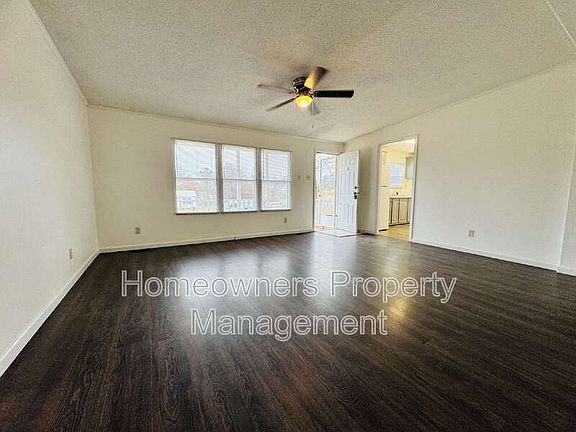 5th image of 61 Lexington Ln