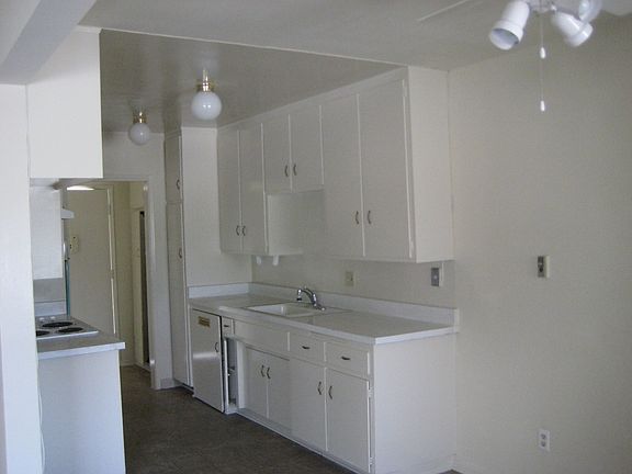 4th image of 11413 Oxnard St APT 22