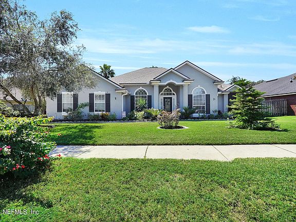3rd image of 12200 LAKE FERN Drive E